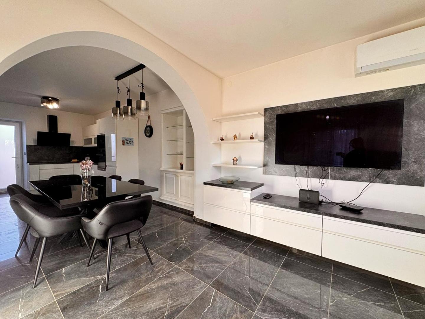 Apartments Katarina Malinska Extérieur photo
